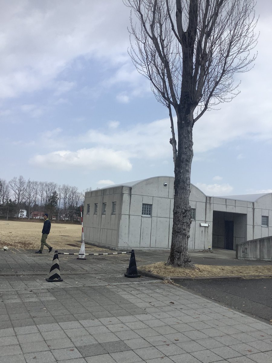 ウルズニャー tweet media