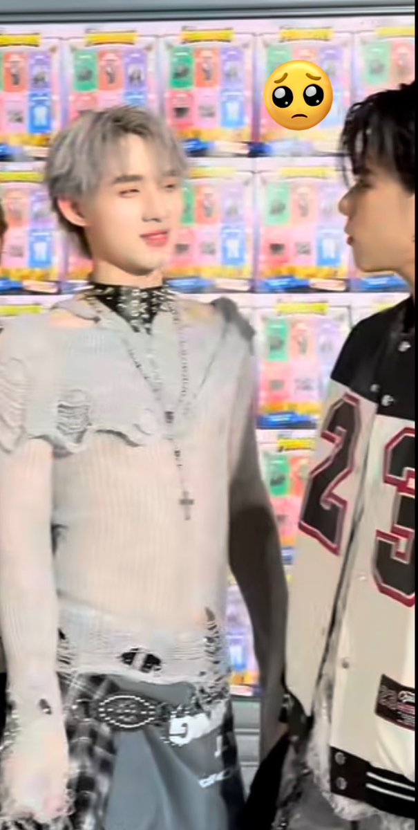 Sandeekha4's tweet image. Just share what i see🤭

Tui wanna kiss his P&apos;Hong but scolded by protective P&apos;Nut 🥺🥺