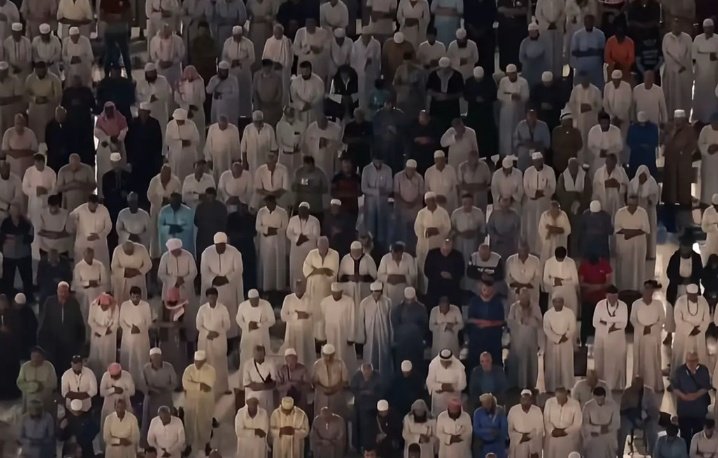 ⠀⠀⠀⠀⠀⠀⠀

وَخَشَعَتِ الأَصْوَاتُ لِلرَّحْمَنِ فَلا تَسْمَعُ إِلا هَمْسًا