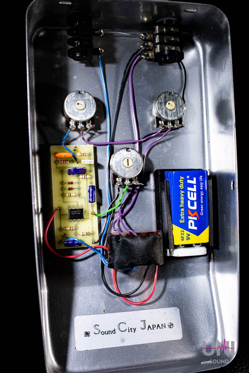 UnisoundY's tweet photo. ／
3/23(日)23:15発売開始‼️
COLOR SOUND Tone Bender Fuzz
＼

カラーサウンドのトーン・ベンダー・ファズ入荷！本機はクラシックなトーン・ベンダー回路のリイシュー版。90年代に再発されたスリーノブ仕様のラージケースモデル。
https://t.co/kwShl8TzR7
#COLORSOUND https://t.co/PjkN9OhnI3