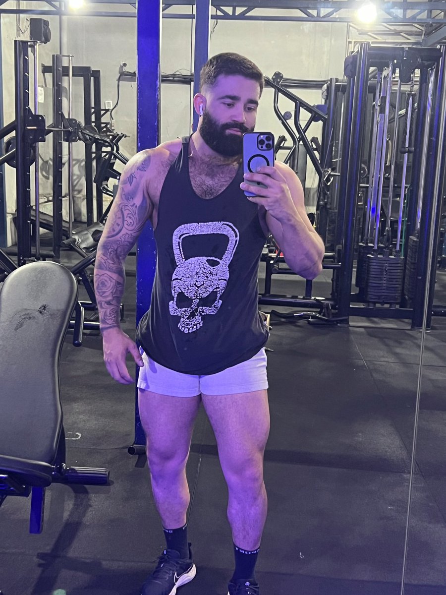 Wcosta95's tweet photo. Precisando fazer cabelo e barba 😅 https://t.co/1B4N9AGvLH