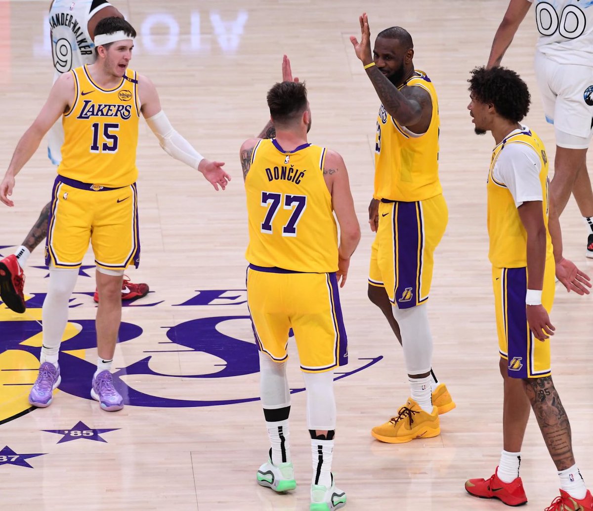 LakeShowYo's tweet image. The gang back together 💜💛