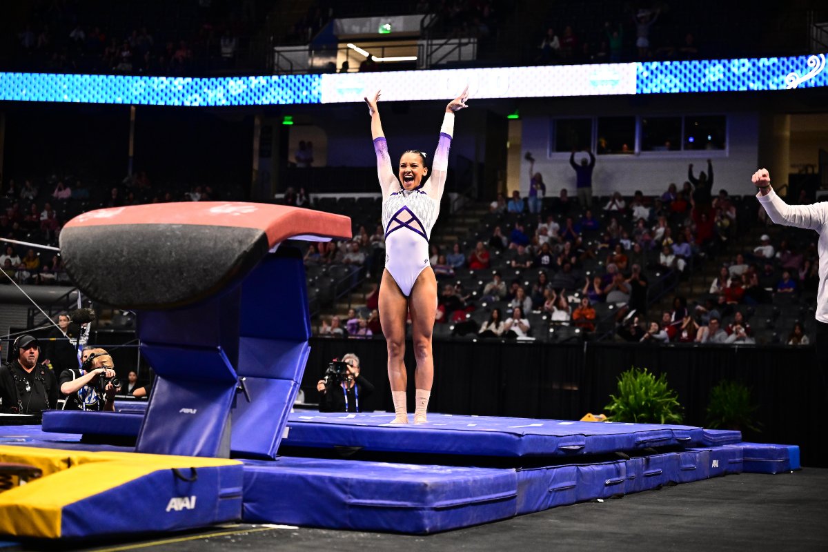 LSUgym's tweet photo. Haleigh Alexandra Bryant is the name.
Vault is her game. https://t.co/v2HEWbSaN8