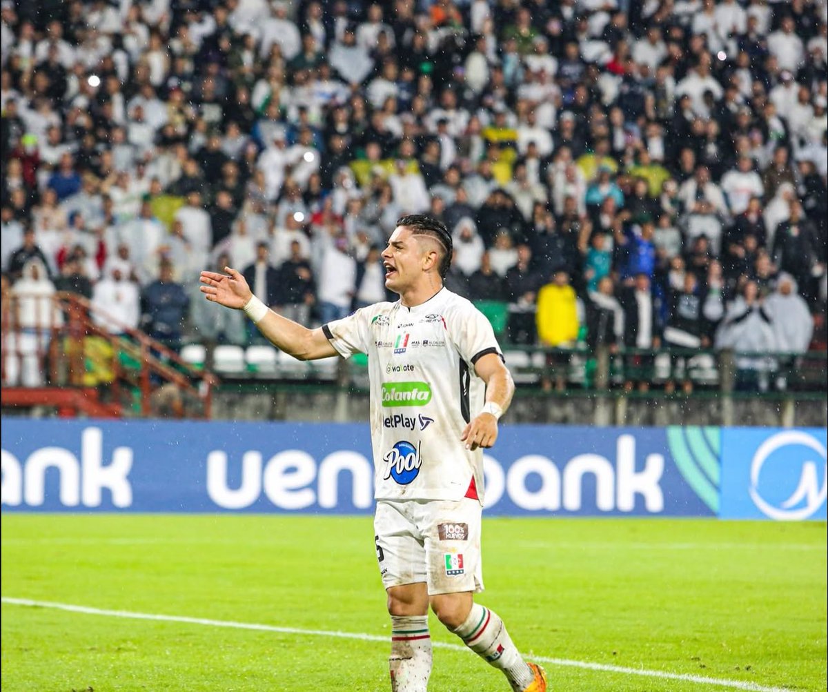 Pídanle disculpas a este tipo, como se van a llenar la boca diciendo que lo traían solo por ser hincha, partido redondo y cerrada de hocico para muchos.