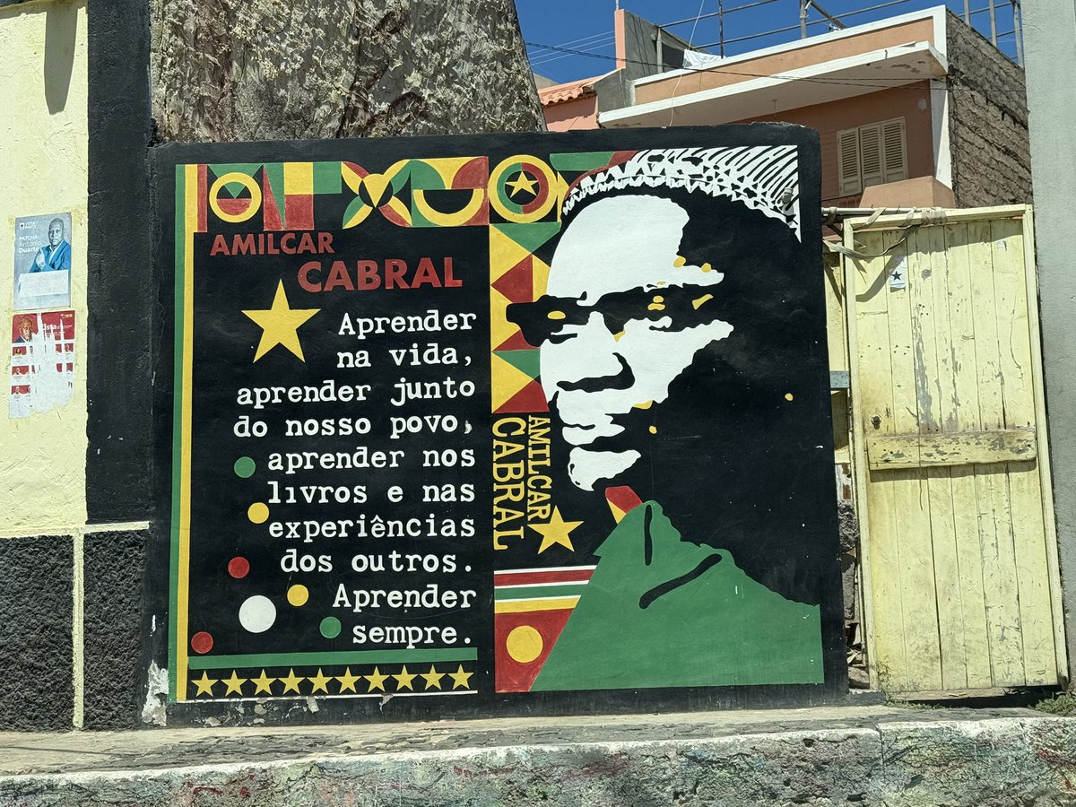 luisdafonseca's tweet photo. Aprender sempre!
Mural de Cabral em Alto Solarino, São Vicente. https://t.co/w4oSEi7Q4T