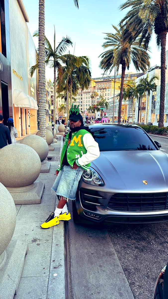 Wale's tweet photo. "And she throws up.. whatever she eat " #Blanco season https://t.co/GUR6jgEOkl