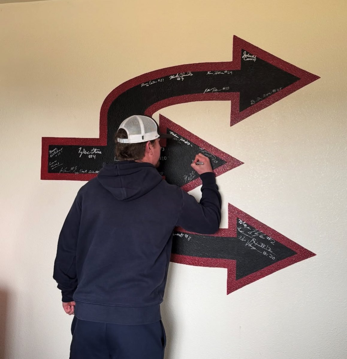 E_V_Baseball's tweet image. Alumni Kobe and Kaden Taylor were in attendance today and signed our E logo Alumni Wall! It was awesome seeing you two today!