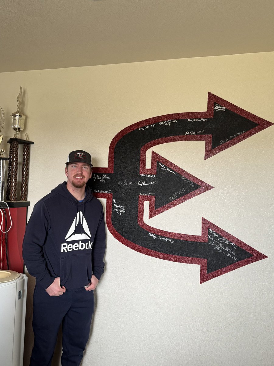 E_V_Baseball's tweet image. Alumni Kobe and Kaden Taylor were in attendance today and signed our E logo Alumni Wall! It was awesome seeing you two today!