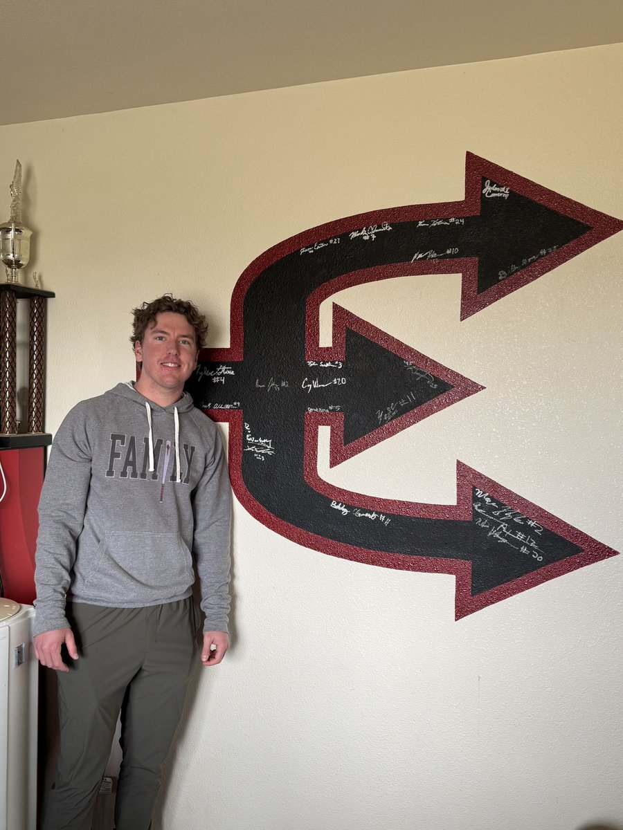 E_V_Baseball's tweet image. Alumni Kobe and Kaden Taylor were in attendance today and signed our E logo Alumni Wall! It was awesome seeing you two today!