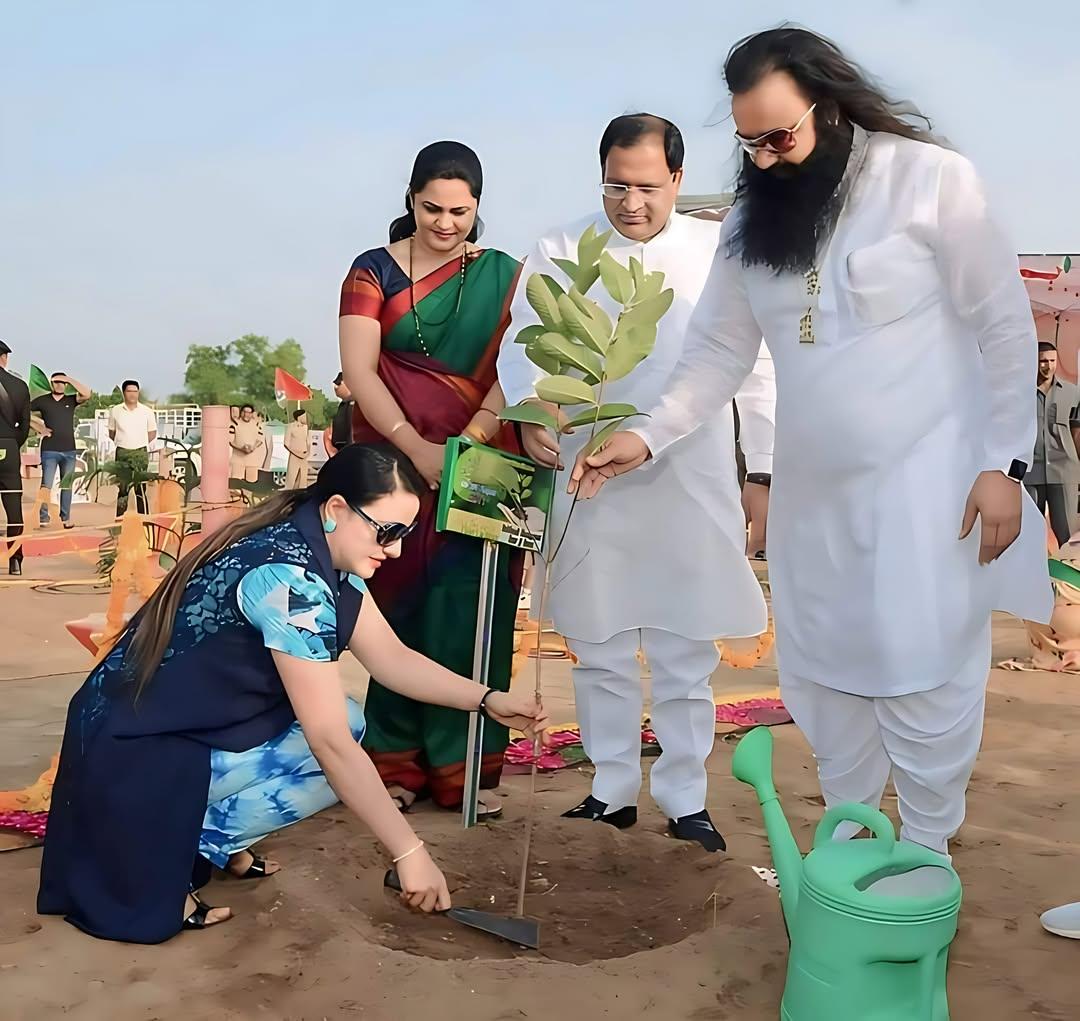 mandeeps4614's tweet photo. #NatureCampaign 
Give a healthy environment to live for the upcoming generations. Saint MSG  encourages people to save trees and also nurture &amp; sustain the plants. 🌱🌱 https://t.co/O3PsOVuvyb