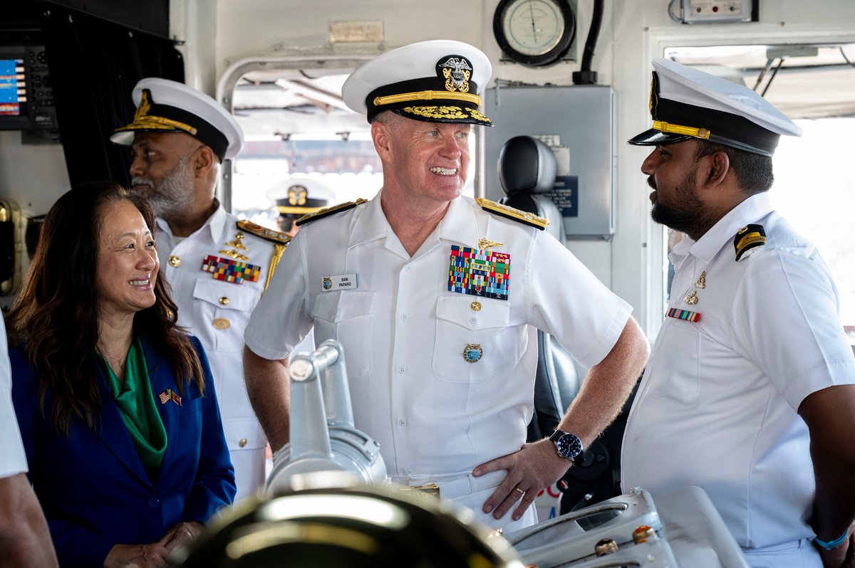 USPACOM's tweet photo. 🇺🇸 - 🇱🇰

#USINDOPACOM Commander Adm. Samuel J. Paparo traveled to #SriLanka Mar. 19-21 to reaffirm the enduring U.S.-Sri Lanka partnership and discuss shared security priorities in the #IndoPacific. https://t.co/CBPvVKibf7