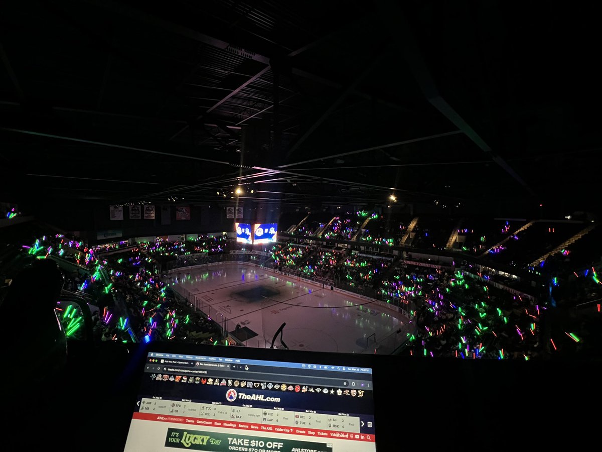 MadsinSports's tweet photo. Star Wars Night here at Dignity Health Arena! The @sjbarracuda are taking on the @Condors for a 2 game series! I got you all with live updates! #sjbarracuda #onereef #bakersfieldcondors #thefutureisteal #LetsGoOilers https://t.co/et3LHx29C0