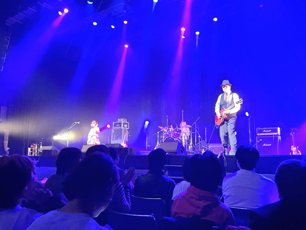 shotarock_funky's tweet photo. 2夜明けてですが💦
15-berry、3月21日レコ発ライブでした!!
メジャーデビュー致しました!!
応援して下さった皆様のおかげです!!
本当にありがとうございます!!
#15berry
#3月21日
#メジャーデビュー
#レコ発
#NANIWANOHI
#なんばHatch https://t.co/NNx6AZmXab