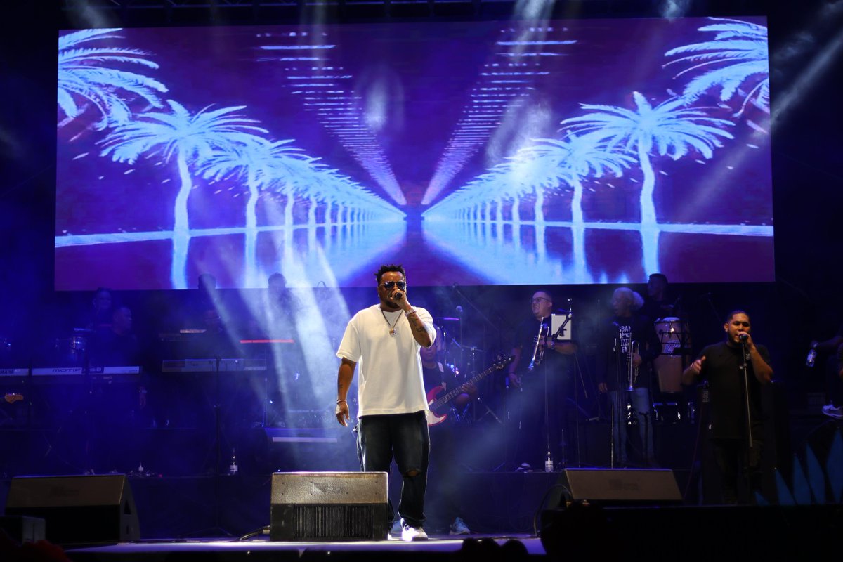 dumek_turbay's tweet photo. Apoyando a los de acá en el Festival de Música del Caribe. #EddyJay en tarima y la gente gozándose su festival.
En la Plaza cabemos TODOS. Pónganse la pinta y lleguénse. #EntradaLibre, sin boletas ni manillas. https://t.co/dY4d6xiaYl