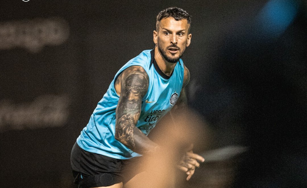 BrunoPont's tweet photo. LO ÚLTIMO. 

Darío Benedetto no llegará para el debut de la #Libertadores, ante #BuloBulo. 

Lo confirmó Martin Palermo en conferencia de prensa. 

95.5 FM @rockandpop955
1020 AM @nanduti
96.1 FM CDE 660 AM CDE Itapirú.
#LaGranJugada. https://t.co/4GsvjwiP8X