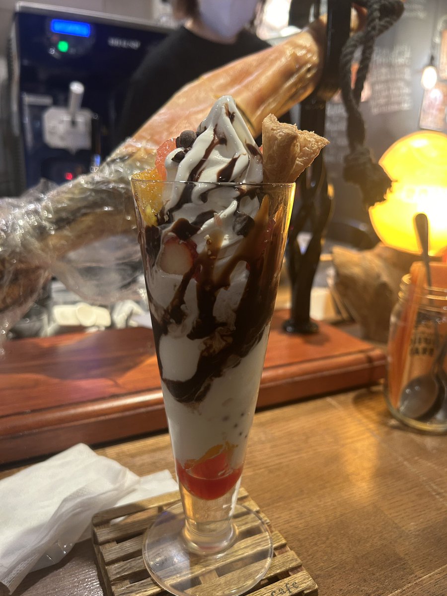 st___66_'s tweet photo. じゅりの前髪見れたし海賊船近くまで来たし金テ取れたしとにかく最高のライブでした👍
俺もまたドーム行けるように頑張ります‼️
最高の推し活します‼️

夜はお姉さん達とパフェ食べれたので楽しかったです😂またお願いします🫡
 #SixTONES_youngold
 #スト担さんと繋がりたい https://t.co/AoKL4jRers