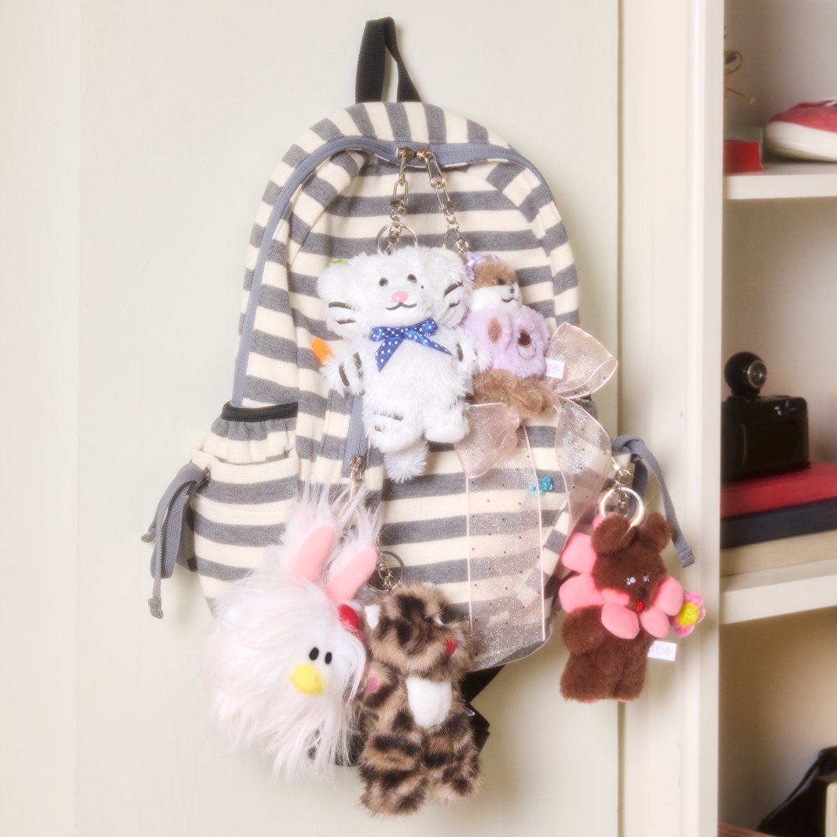 HYBE_MERCH's tweet photo. 아일릿 (ILLIT) 🎉1st Debut Anniversary🎉 Merch. 

💝 ILLIT Debut Plush Keyring 

🎀 상품 공개: 2025. 03. 24. 11AM(KST)
📅 판매 오픈: 2025. 03. 24. 6PM(KST)

#ILLIT #아일릿 https://t.co/c2auz6S1hG