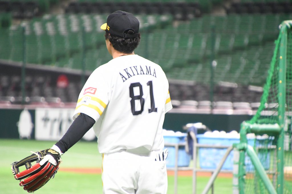 OB戦情報】 #秋山幸二 監督がユニホーム姿でグラウンドに帰ってきまし