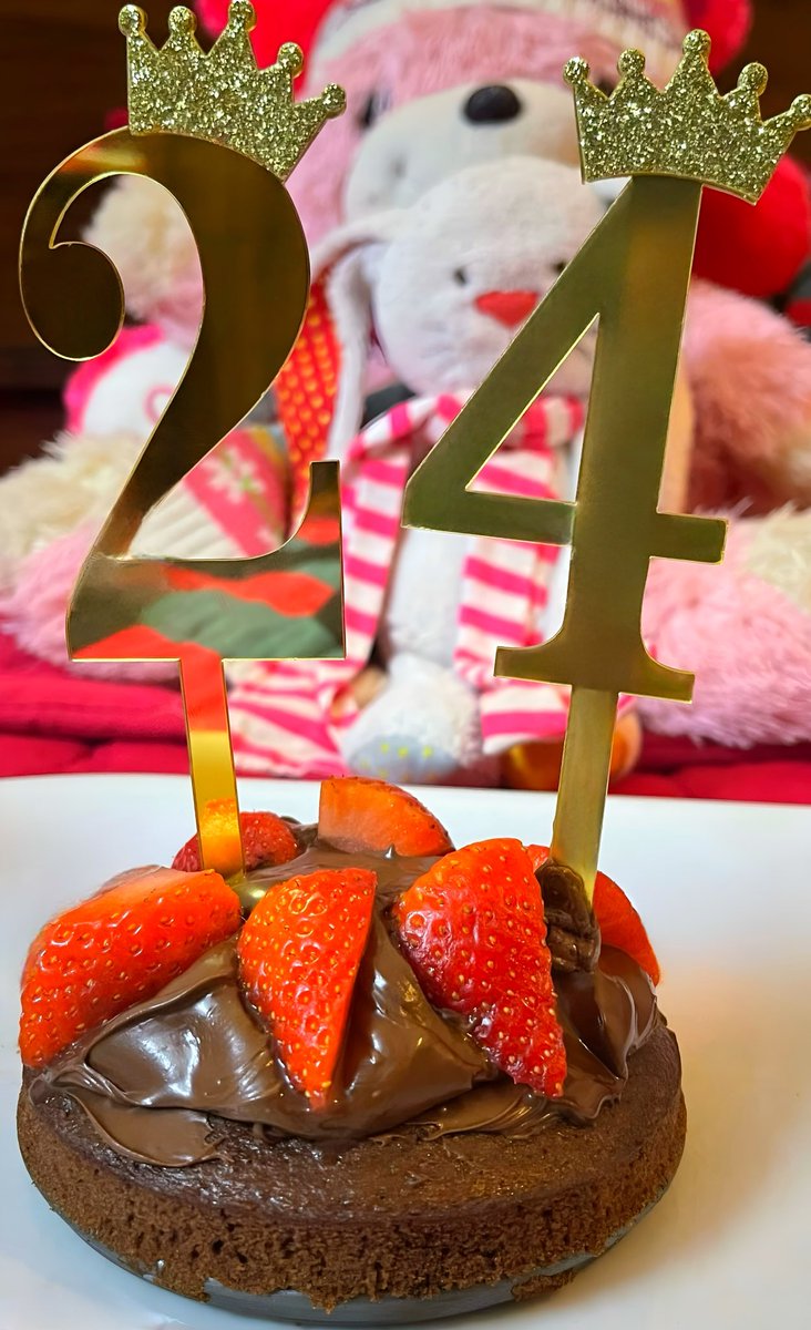 اختي سوت لي كيكة عيد ميلادي🎂🎈