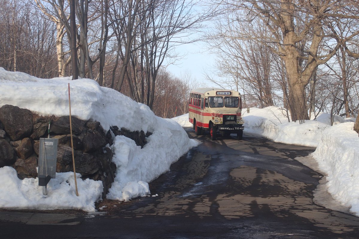 igakutaizen's tweet photo. 先日、キュンパスを利用してボンネットバスに乗りに松川温泉に行きました
路面の雪は溶けており、本領発揮というわけではなさそうでしたが、非常に力強い走りを堪能できました https://t.co/3Uzo1RjeHF