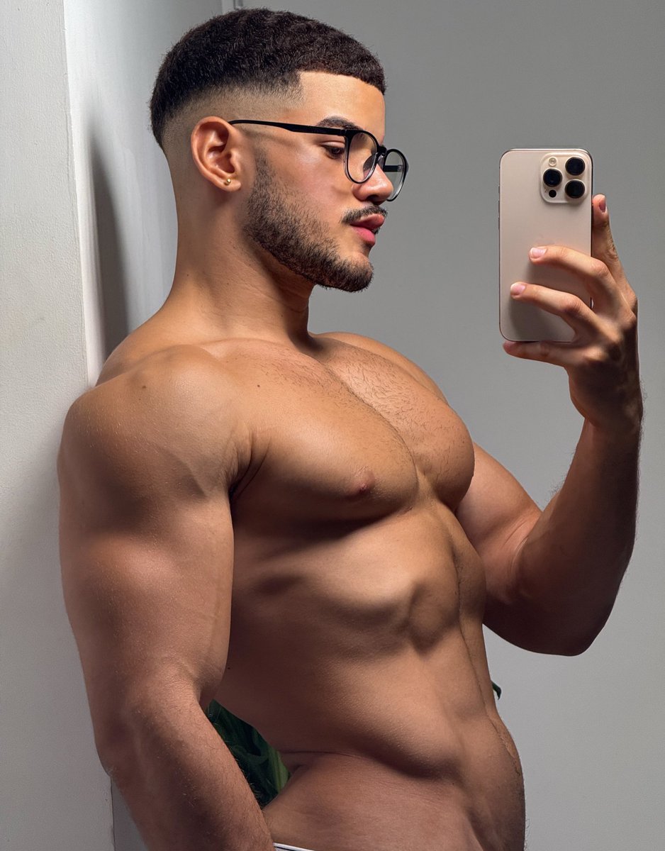 Qué es lo que más te gusta de esta foto?

onlyfans.com/mauroxandress