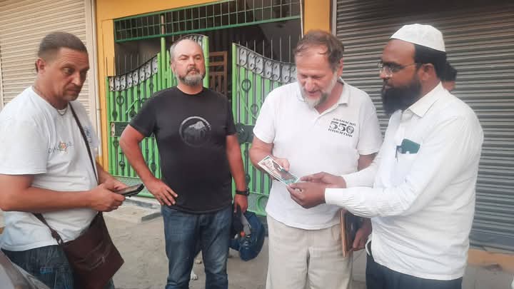 jafarkansari's tweet photo. 21 Feb '25: Dr. Aleksandr Bobrov, Ilya Bannikov, and Denis G. Khrustalev visited Dargah Hazrat Shaikh Alauddin at Ladle Masha'ikh Ansari to mark 550 years since Afanasy Nikitin, the first Russian traveler to India, visited Aland and the Dargah in 1369/70. https://t.co/fXMGOzHJCV