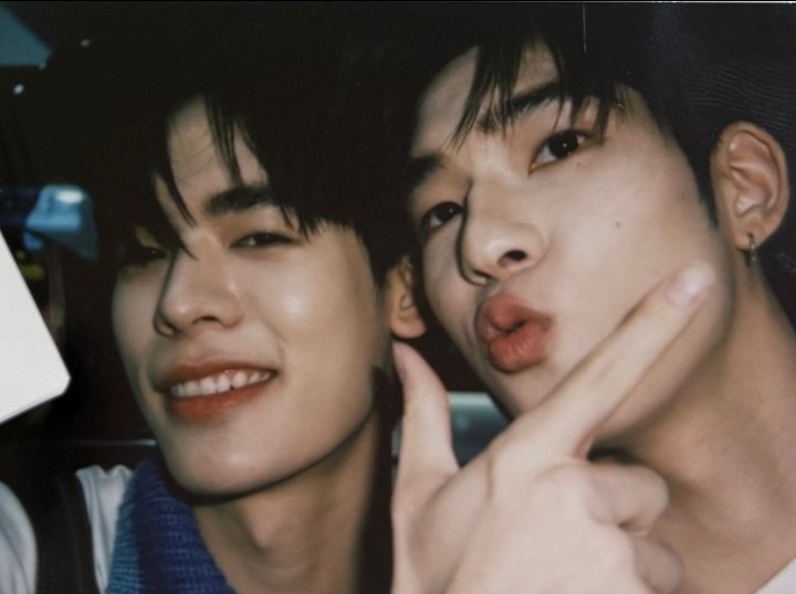 jinsolil's tweet photo. my favorite Pic rn oh my porteeteepor https://t.co/Lma5hbjgTB