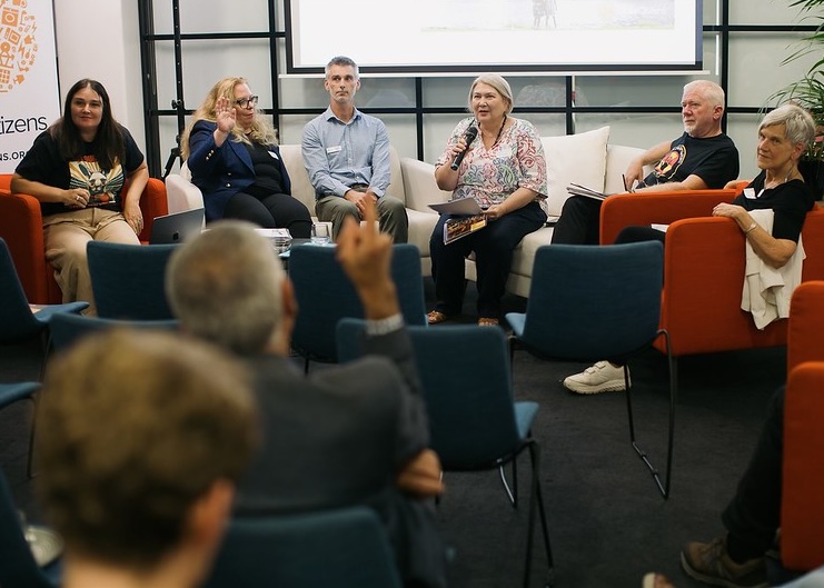 solarcitizens's tweet photo. #Energy At A Crossroads, Melb - thanks @stephaniebashi2 @NexaAdvisory, @TristanEdis Green Energy Markets, @NukeDaveSweeney @AusConservation Nuclear Campaigner (@ican_ausrtralia co-founder), Dr @StaplesJoan, @solarcitizens CEO @HeidiLeeDouglas #saveoursolar Videos available soon. https://t.co/JKDN54Pqps