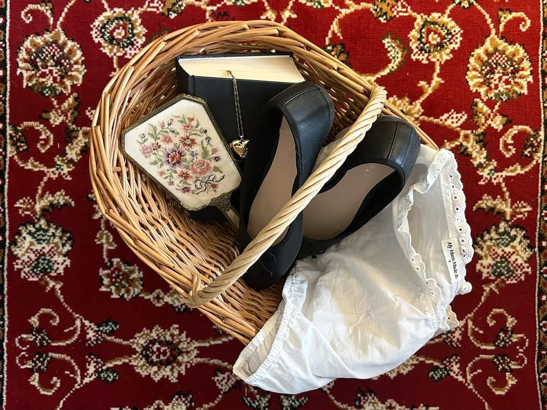 autumn girl tweet media