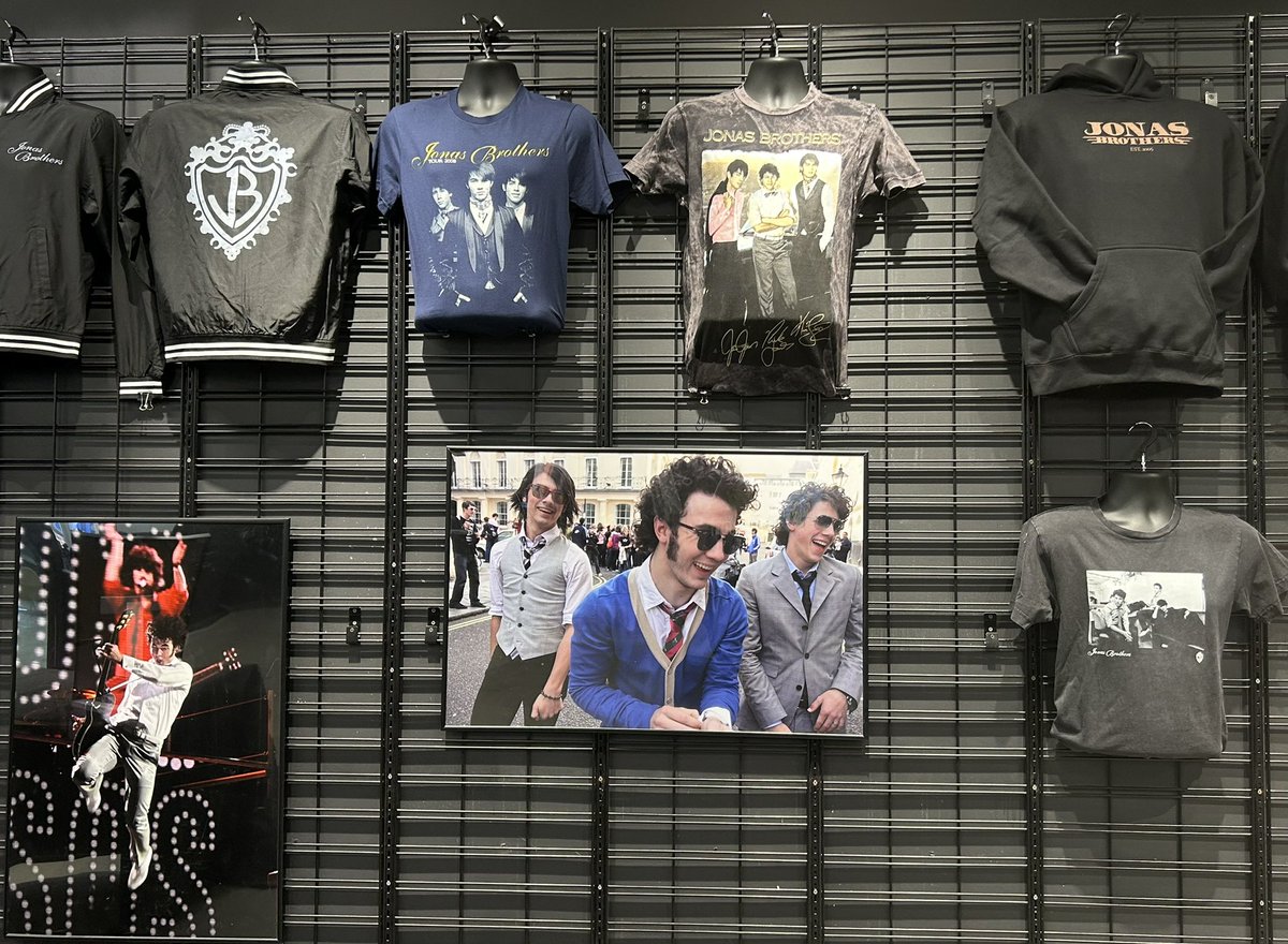 1DJonas5SOS's tweet photo. They let a few of us go shopping for merch early today. Here’s some of the #jonascon merch for tomorrow!! https://t.co/tT0kan9FhH