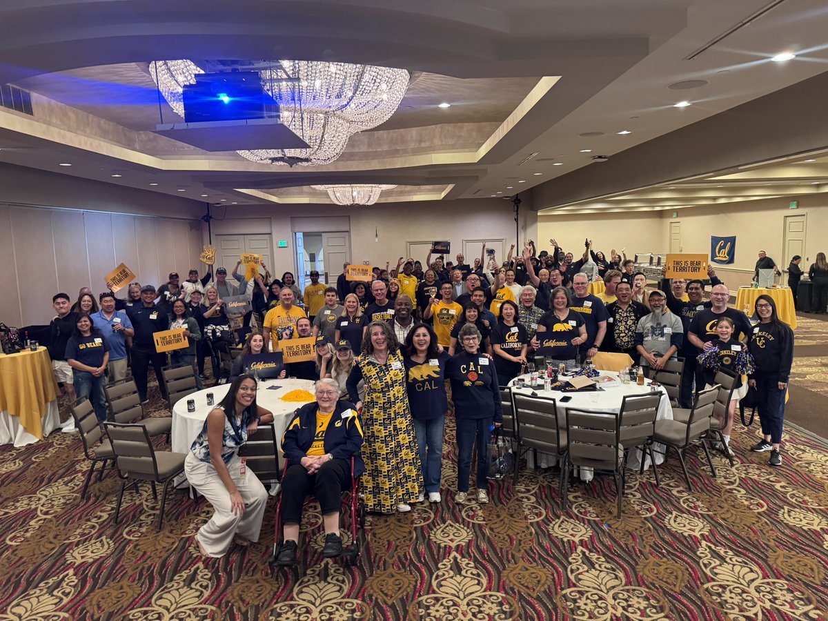 lwebster24's tweet photo. Great few days in SoCal for @CalAthFund supporters, tough game today but so proud of our @CalWBBall season π
First time dancing since 2019 π Stanford sweep and 16-1 home season, inaugural @theACC debut β¨
#GoBears #SoCALfamily https://t.co/ywBpGPlfi1