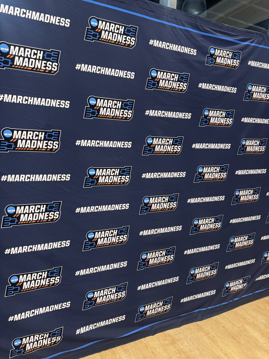 lwebster24's tweet photo. Great few days in SoCal for @CalAthFund supporters, tough game today but so proud of our @CalWBBall season π
First time dancing since 2019 π Stanford sweep and 16-1 home season, inaugural @theACC debut β¨
#GoBears #SoCALfamily https://t.co/ywBpGPlfi1