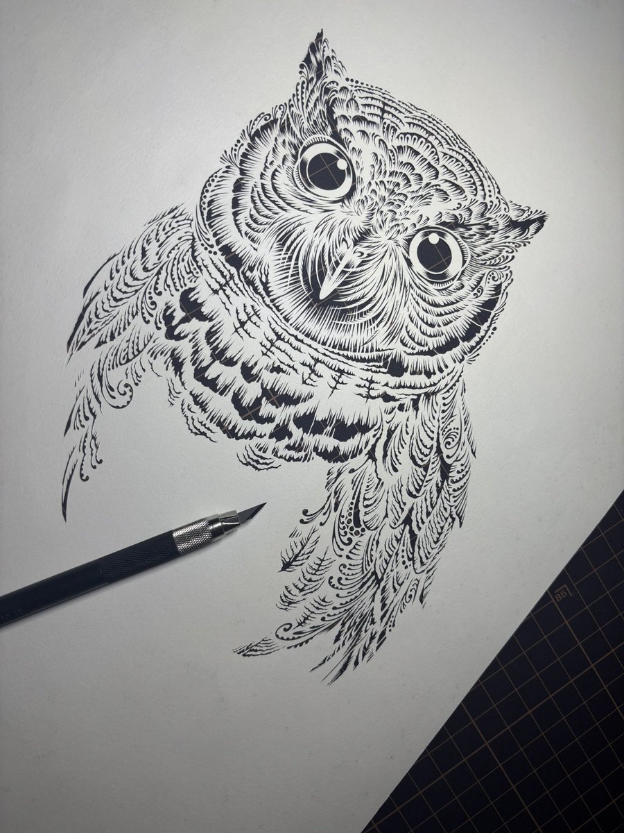 こちらの作品、訳あって今月中発送しなければなりません。今この進捗。間に合ったら褒めてください。というか意地でも間に合わせます。とりあえず一緒に焦ってください💦💦
#切り絵 