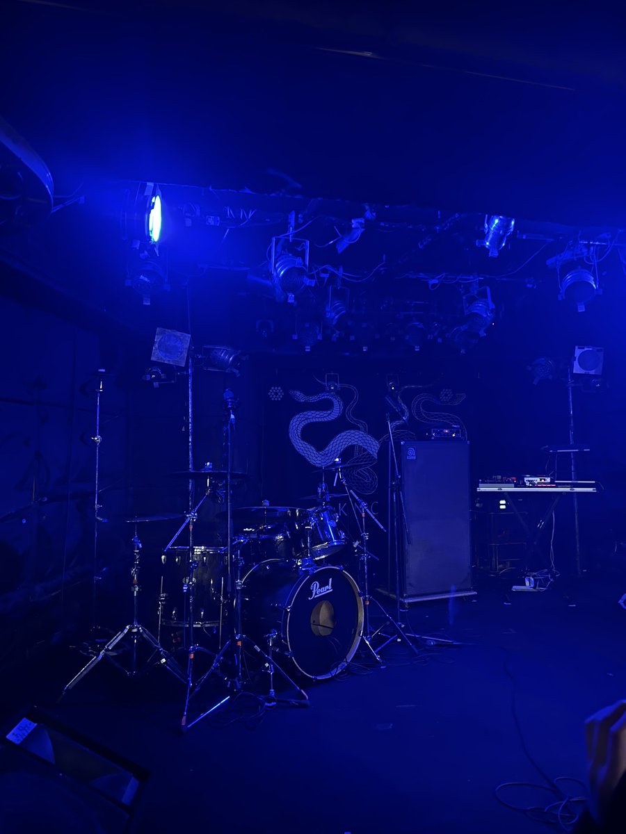 nakamu712's tweet photo. 新潟市CLUB RIVERSTで行われたKNOSISと DXCOREのライブに参戦しました🔥
どちらも初めてのライブでしたが架神さんを間近で見れるし、RYOさん客席にダイブして暴れ回るやらでとても楽しいライブでした😆
誘ってくれた たふぃーさん ありがとうございました🙏
@GibsonLPC__
#KNOSIS
#DXCORE
#RIVERST https://t.co/jJ9PVI8vxo