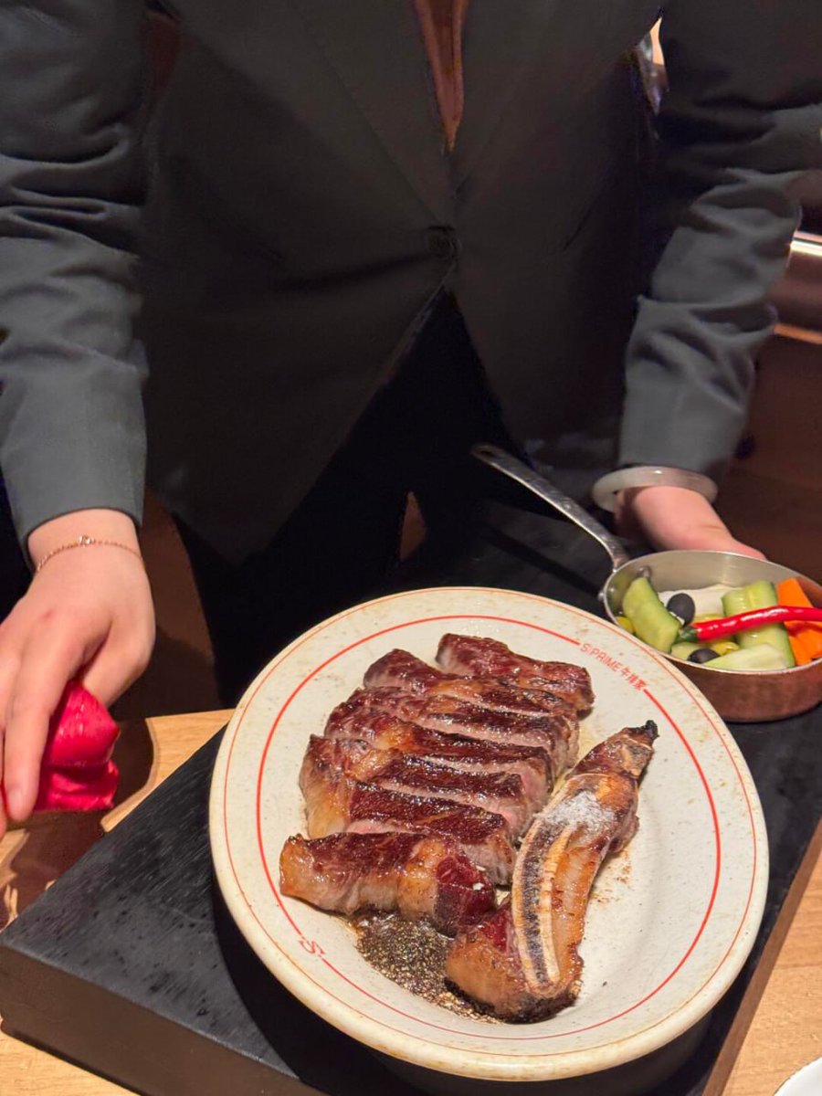 "Honey, just had the most amazing steak dinner at this gorgeous restaurant. 🥩✨
#UnitedStates #dinner #NewYork