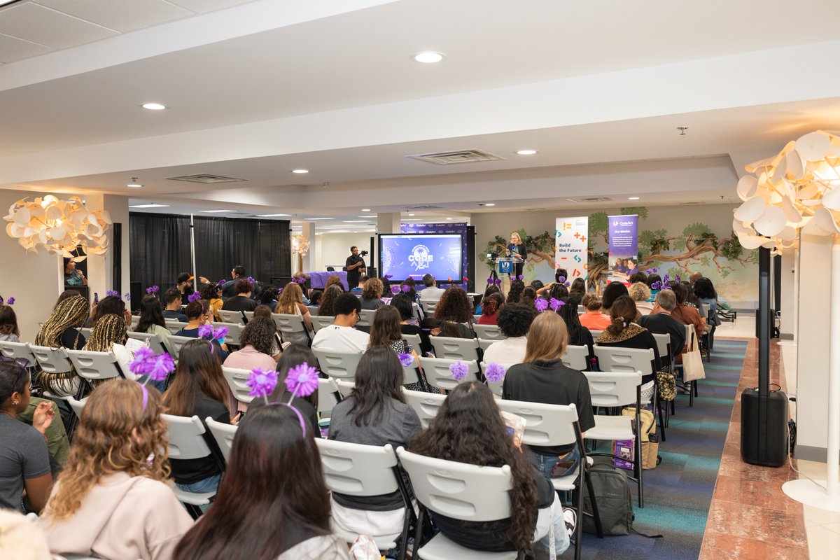ridcursion's tweet image. It was so amazing meeting many inspiring women at the @codeartorg Fest last Saturday! Had a wonderful time hosting and teaching at the workshops.
Thank you Code/Art for inviting me for this amazing experience! Glad to be a part 💜
#womenintech #womeninSTEM