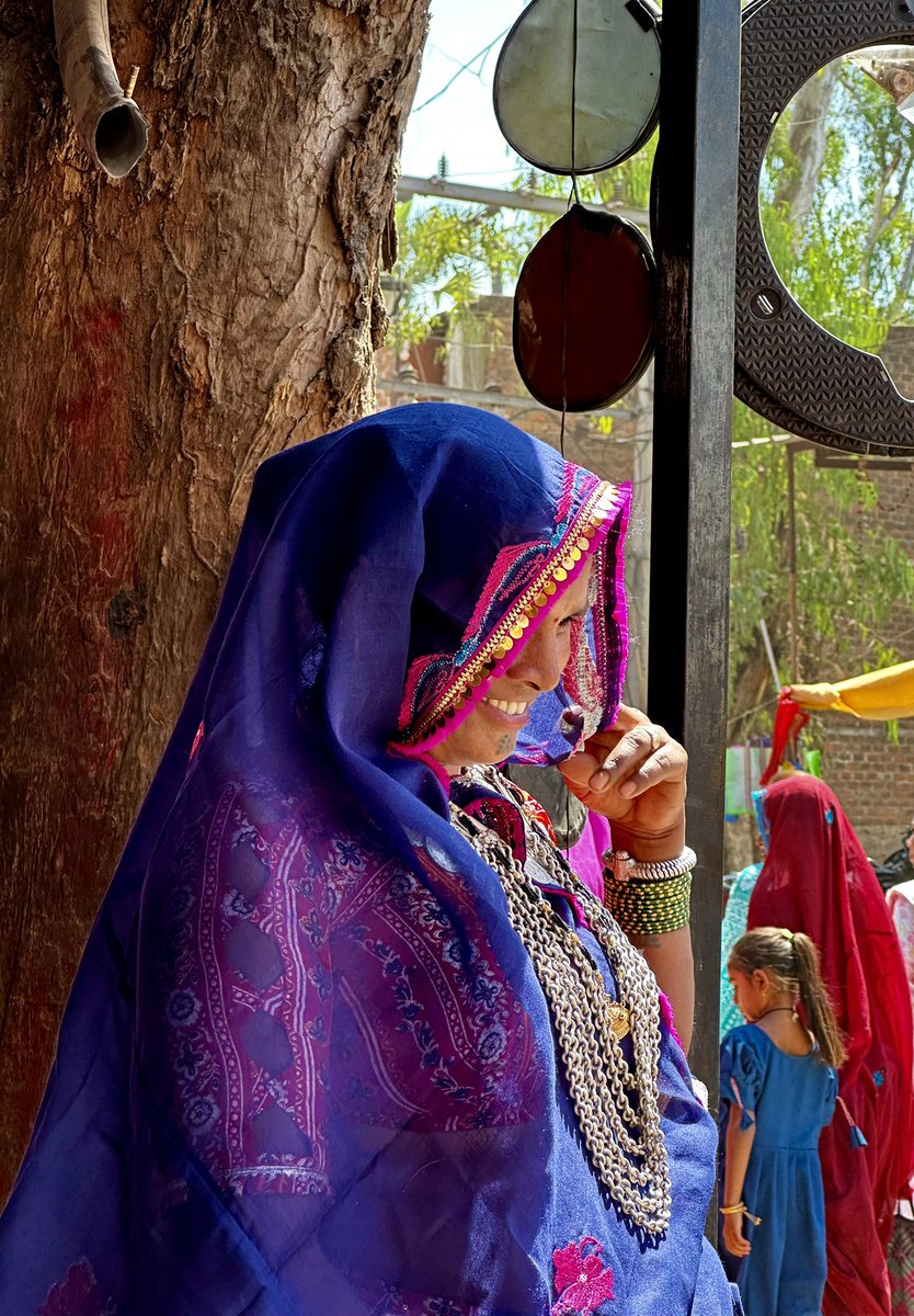 preetiae's tweet photo. In shadows they rise,  
Ancient strength in every move,  
Hearts bound with the earth 🌸

#tribalwomen #Tribal #tribesofindia https://t.co/ho2my21IS4