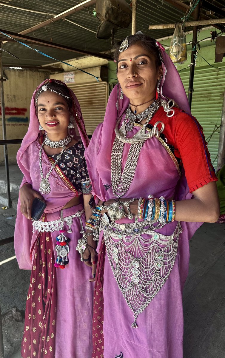 preetiae's tweet photo. In shadows they rise,  
Ancient strength in every move,  
Hearts bound with the earth 🌸

#tribalwomen #Tribal #tribesofindia https://t.co/ho2my21IS4