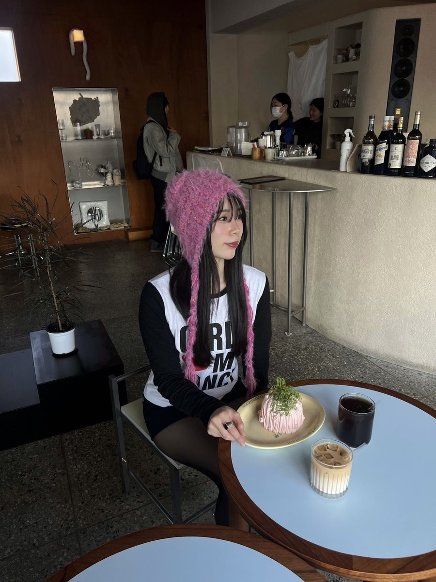 achuchan830's tweet photo. 韓国のカフェかわいすぎ〜🩵ケーキは半分こ(^_−)−☆ https://t.co/tsj9HQnkWS