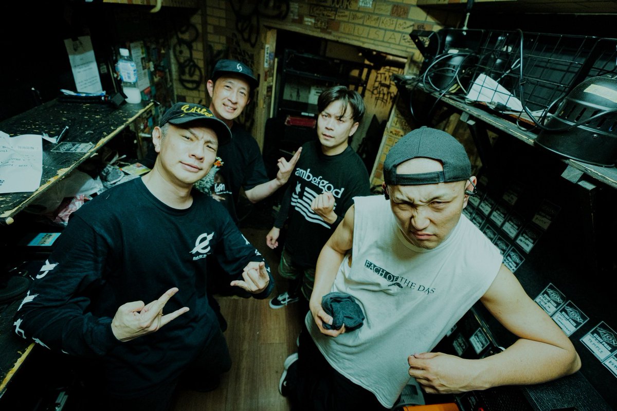 昨夜はSHADES OF DELIGHT vol.1ご来場いただいた皆さんどうもありがとうございました。新しい企画の1発目、全バンドが最高のLIVEでした。
若手からベテランまで世代を超えてぶつかり合う、そんな主旨でスタートしたこの企画、まだまだ可能性を秘めています。次も開催しますので楽しみにしてください！