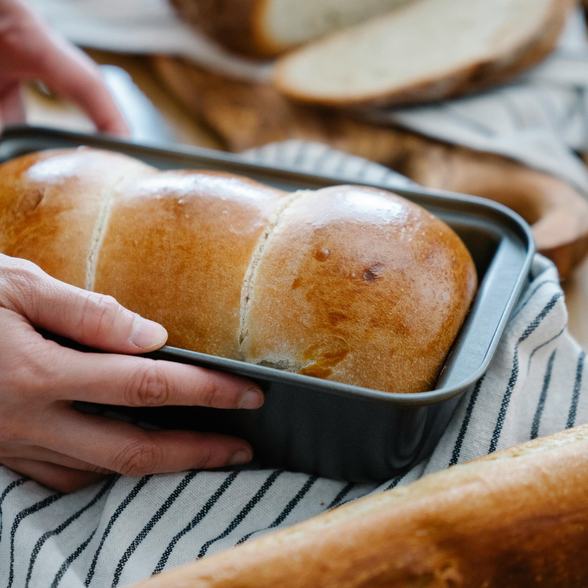 happychefscook's tweet photo. Bake perfect breads, cakes, and more with our durable, non-stick loaf pans.  https://t.co/OpTc0DQQ5f
.
.
#loafpans #baking #nonstickpans #kitchenware #bananabread #zucchinibread https://t.co/i4ZeUTo3Ca