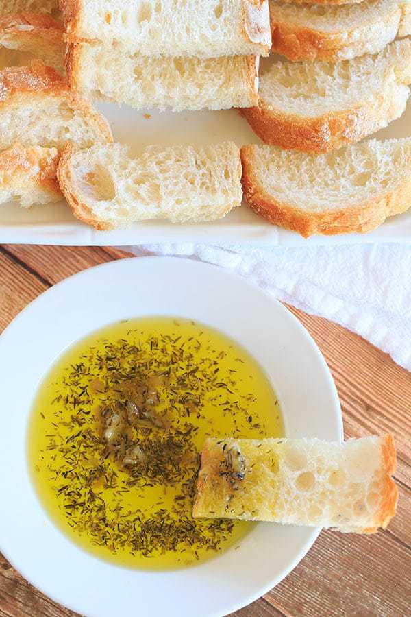 TroySoprano's tweet image. You've got a nice loaf of Italian bread... Are you buttering or dipping in olive oil? #BreadPosting