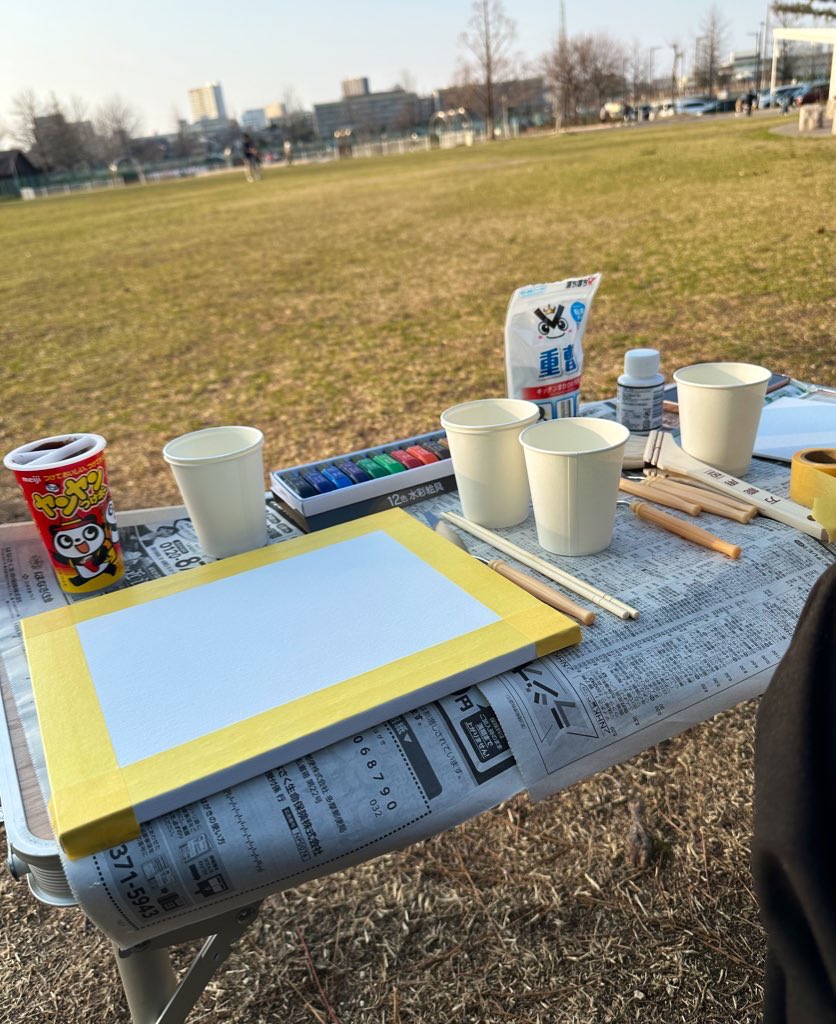 011_yuta's tweet photo. 天気良かったから公園で重曹アート🎨
良い質感！海を想像して描いた！また挑戦する☺️ https://t.co/wlrWc734r2