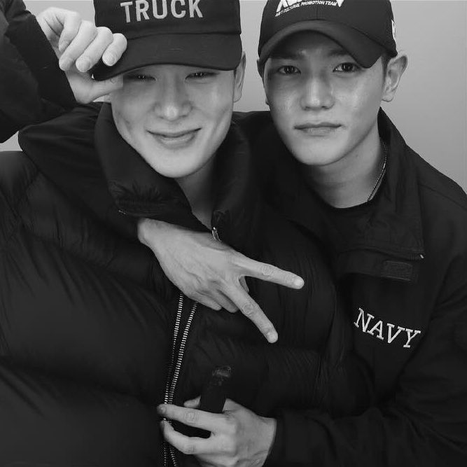 재현이 정말 용이 옆에 있으니까 히히캣동생이다 
그리구 이띠용이 느므 형아임......