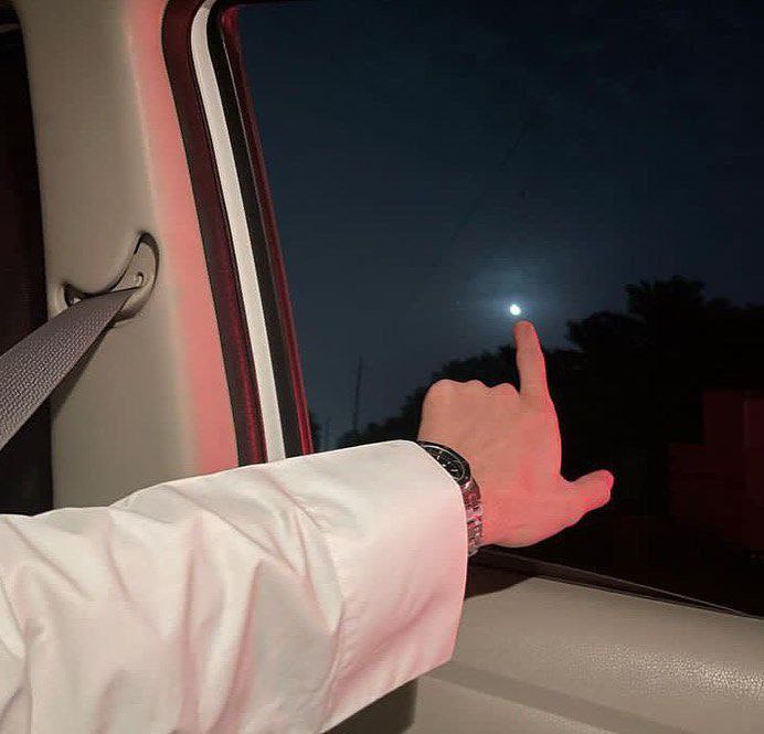 - مع الليل تسريّ بي ، طواريك دون شعُور .