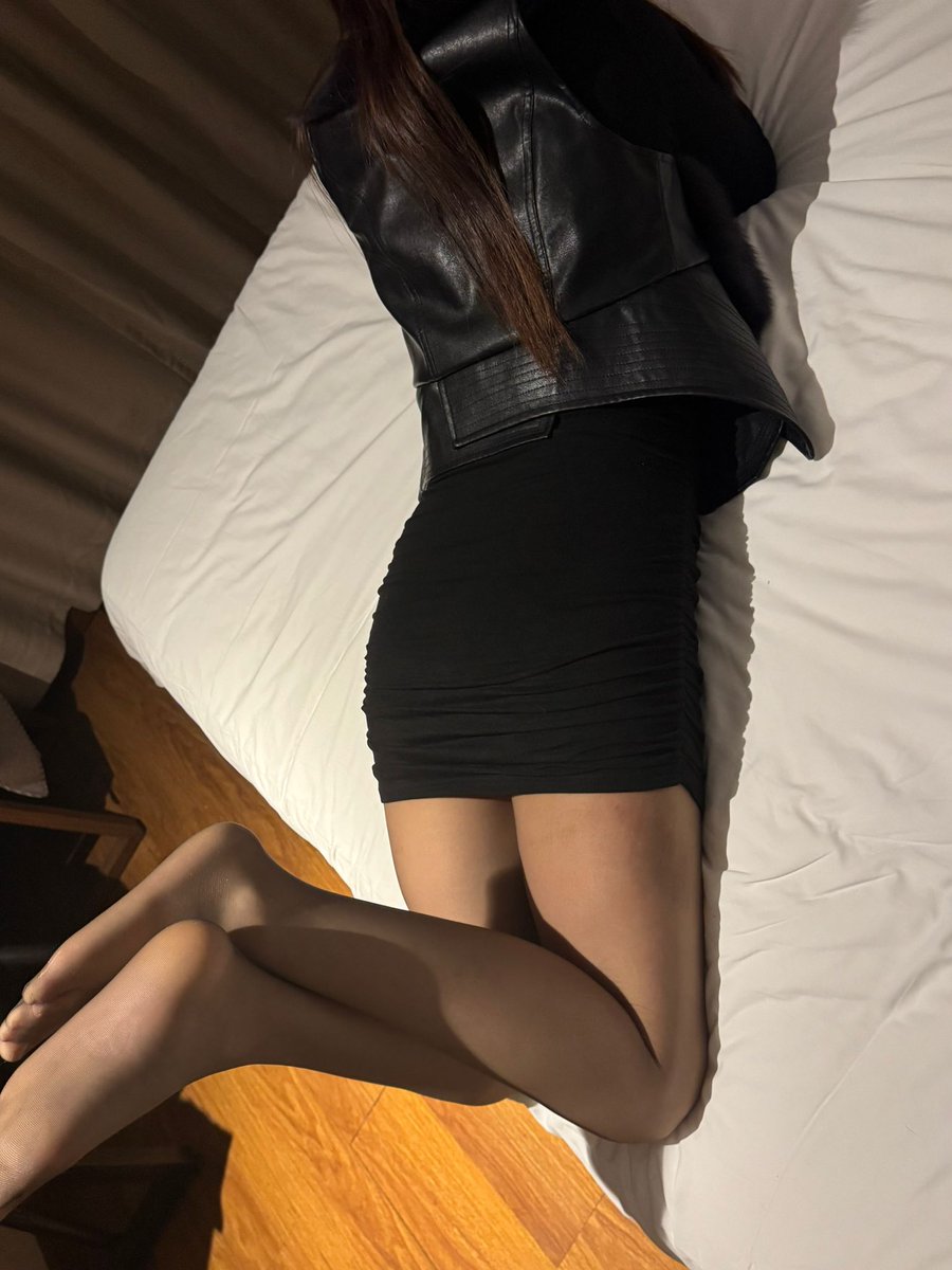 周末很无聊，现场看着很诱惑内心很澎湃。多年的夫妻就是没有当初的那种刺激感觉！可是看着你和单男活动的情景非常的刺激。 https://t.co/Ycrtws0ch4