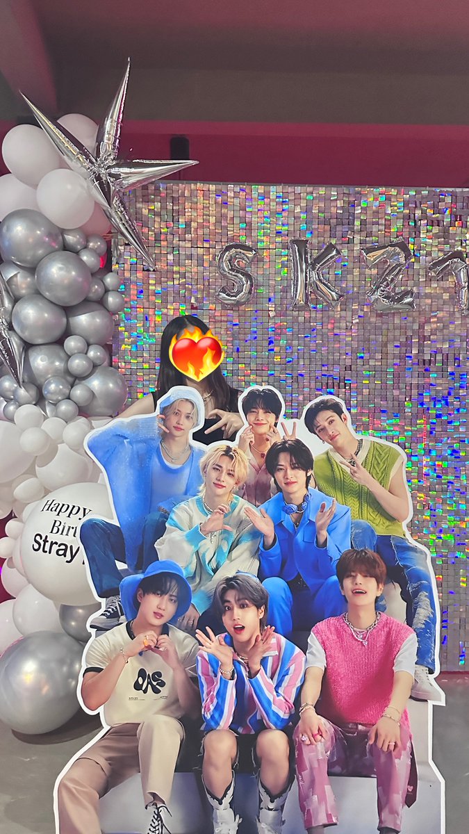 mookmr's tweet photo. สนุกมากค่ะะะะะ ปีหน้าจะพยายามกดให้ทันนน 😭💞
#SKZSEVENYearsParty
#THESCLASSPARTY https://t.co/BfwIXKvLc1