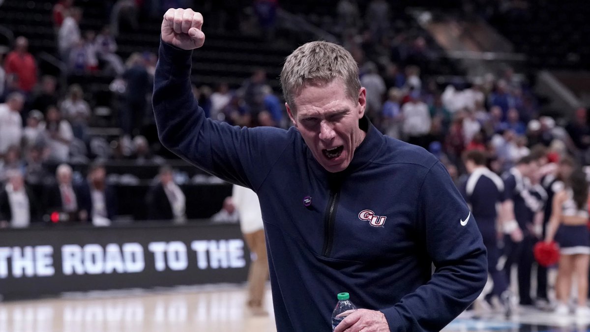 CBKReport's tweet image. Shoutout to Mark Few, the real Mr. March. Got handed an absolute gauntlet of a draw and still took Houston down to the wire. The Zags Sweet 16 streak ends at nine.

2015 — E8
2016 — S16
2017 — RU
2018 — S16
2019 — E8
2021 — RU
2022 — S16
2023 — E8
2024 — S16
2025 — R32

LEGEND 🐶