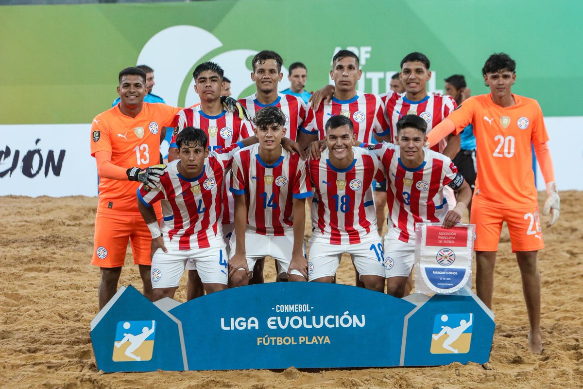 lospynandipy's tweet photo. Se disputó la primera final de la CONMEBOL Liga Evolución Fútbol Playa

Los Pynandi se enfrentaron a Brasil en la categoría Sub 20 y Absoluta.

🔗 https://t.co/OKpyNmCazW

#FamiliaPynandi 👣 https://t.co/Qcm0STaFEr