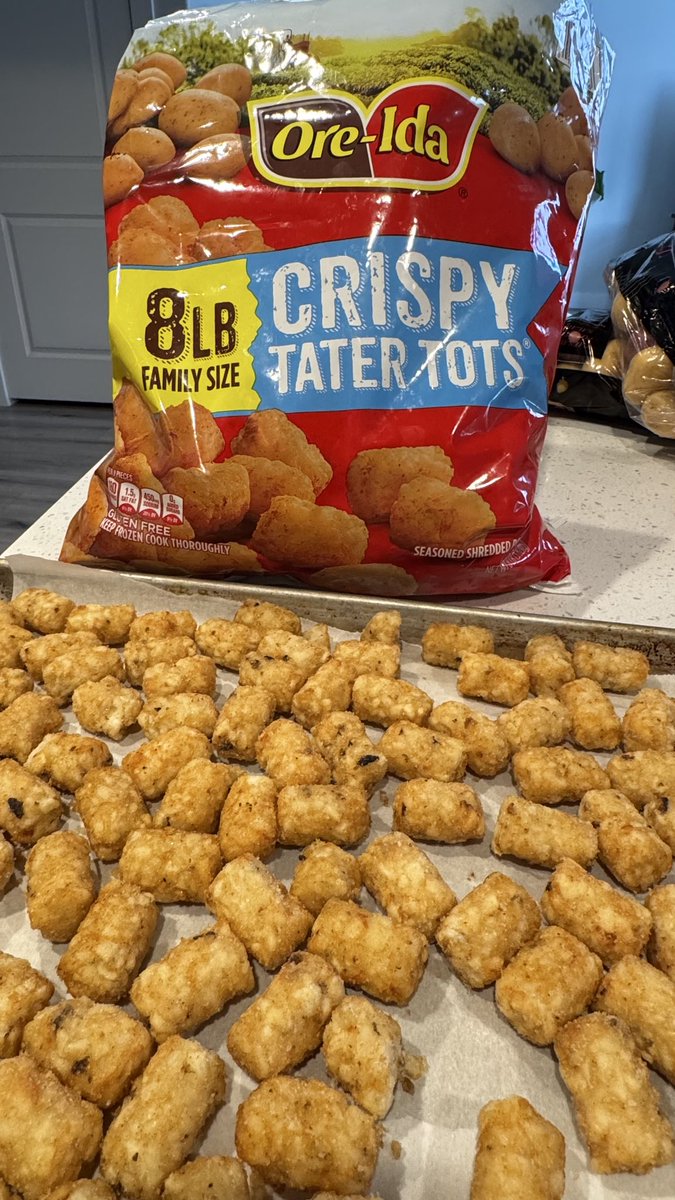 JaredTurner14's tweet photo. Got my tots. #GoCougs @OreIdaPotatoes BYU on to the Sweet 16! https://t.co/5j9hjy9QrR
